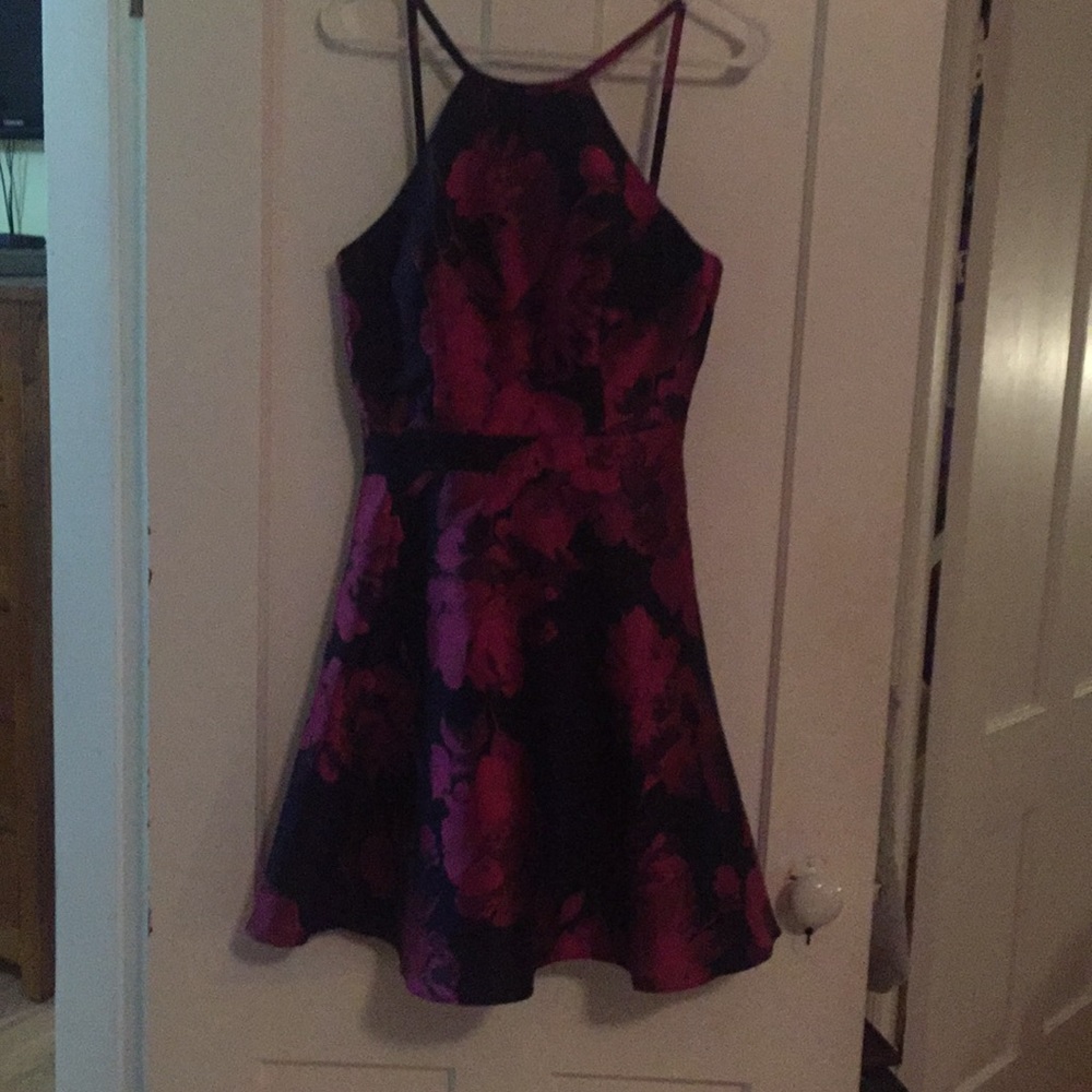 Dress - Picture 2 of 4